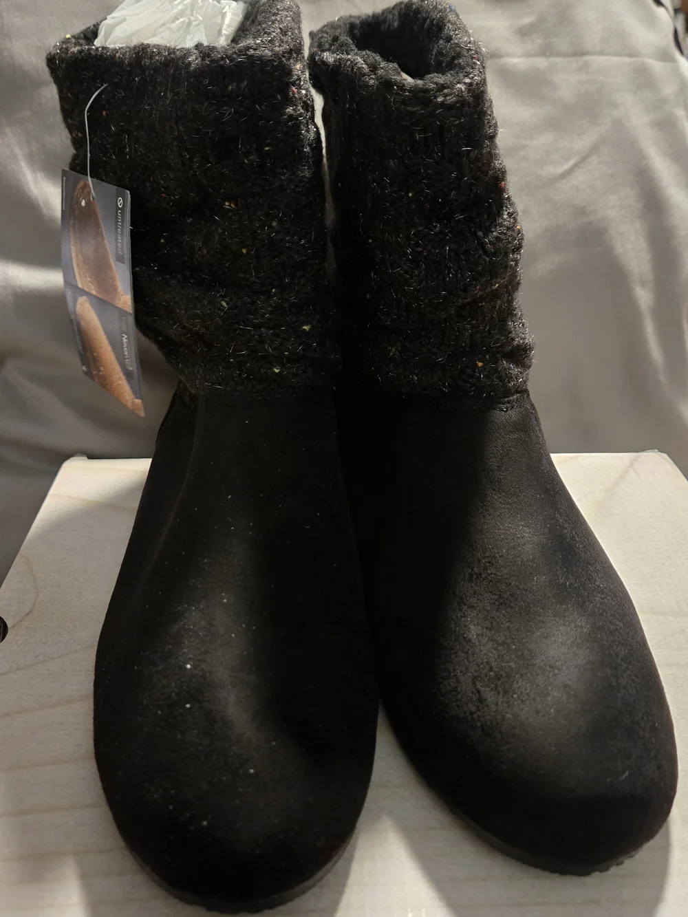 BearPaw Black Faux-Suede Ankle Boots with Knit Cuff Size 11W